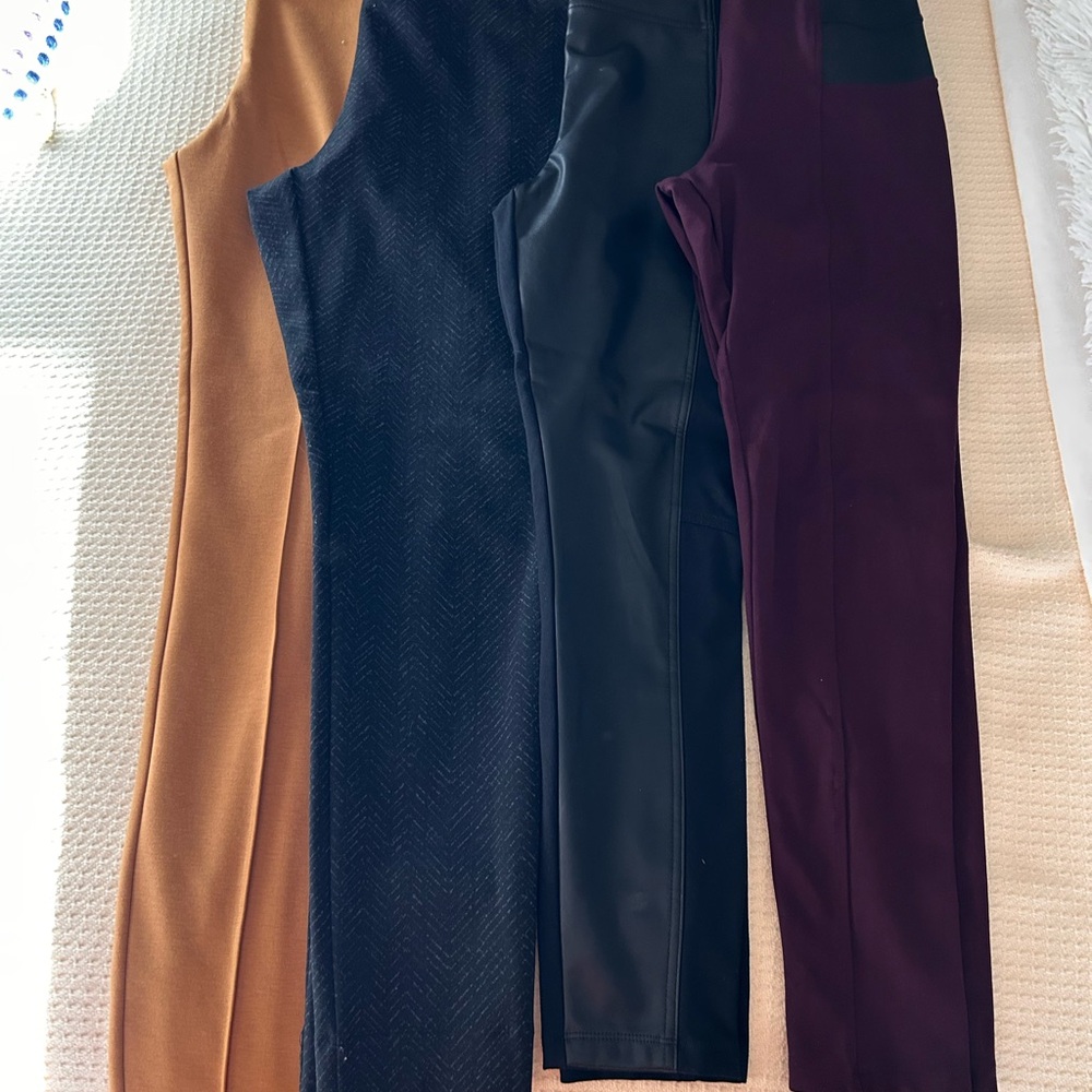 Bundle of 4 women’s leggings.